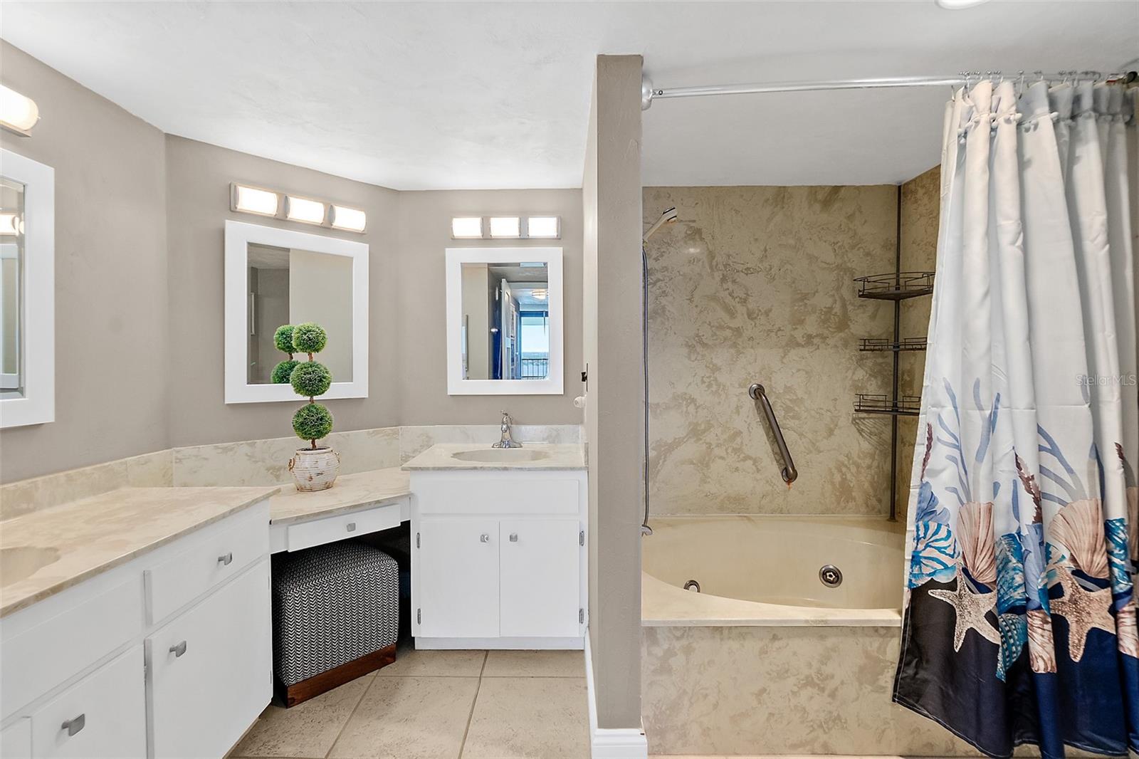 OCEAN FOUR - Residential