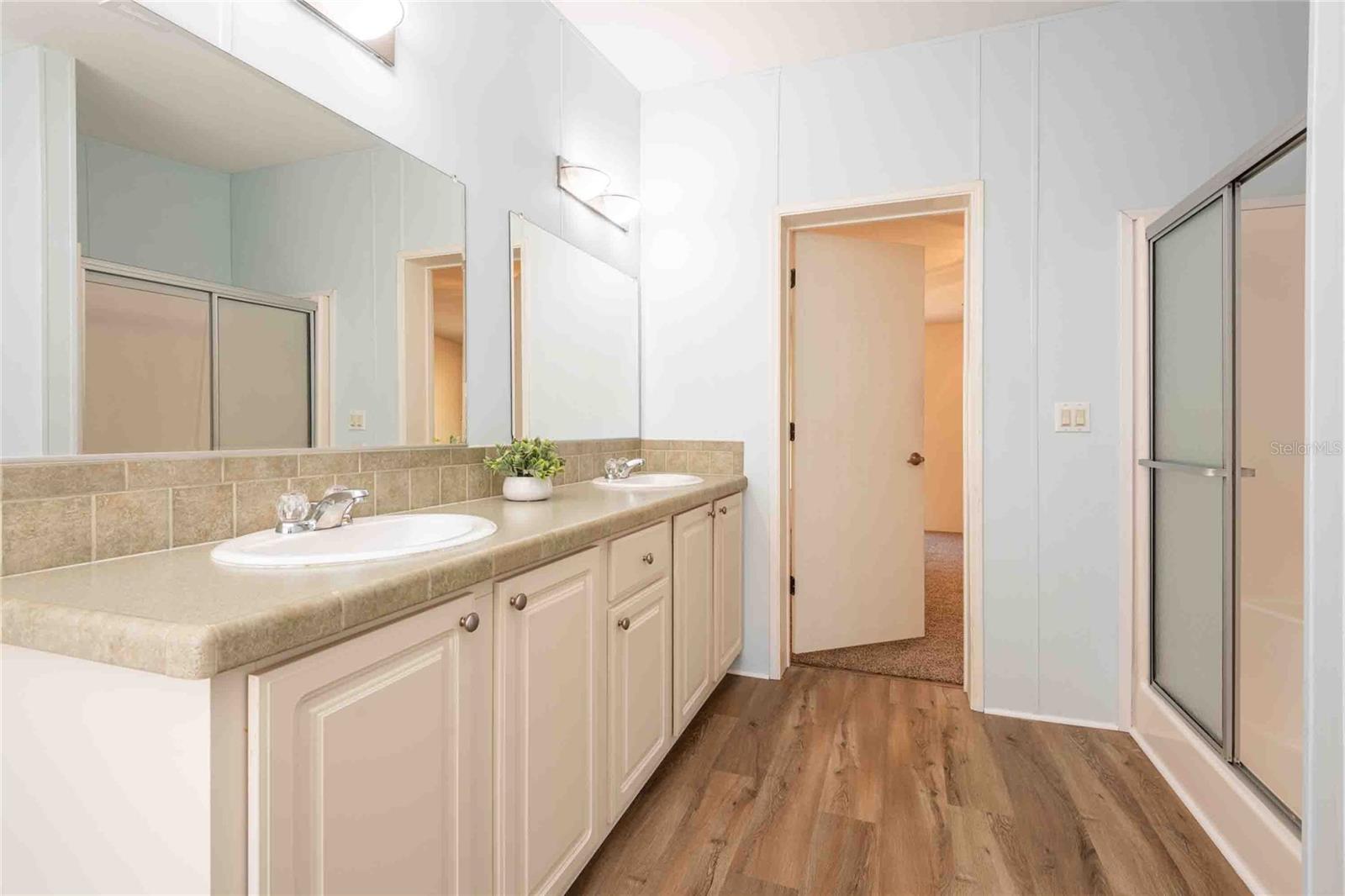 LEISURE RETREATS - Residential