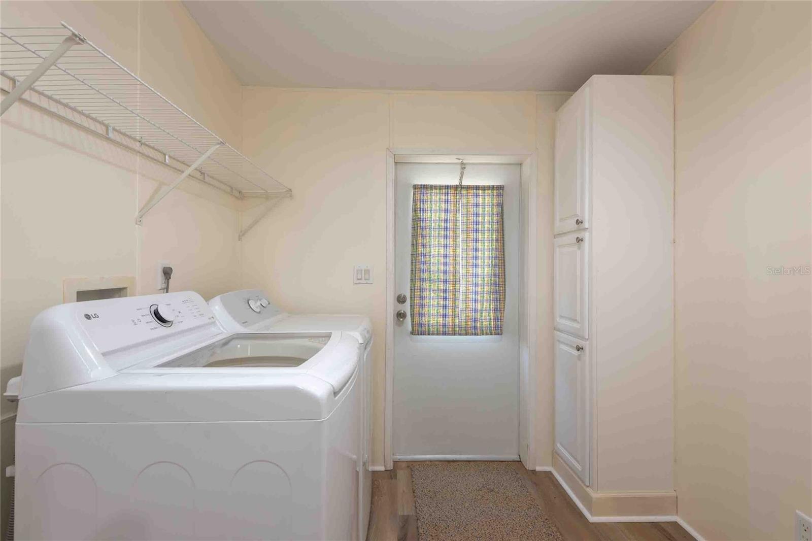 LEISURE RETREATS - Residential