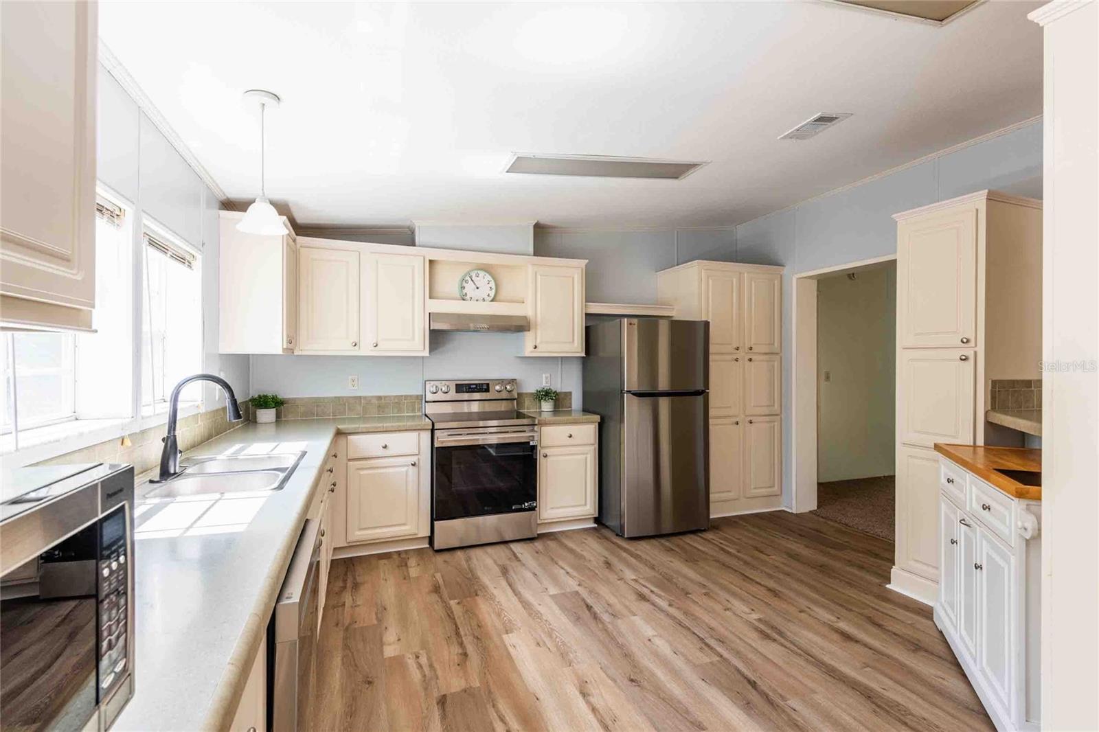 LEISURE RETREATS - Residential