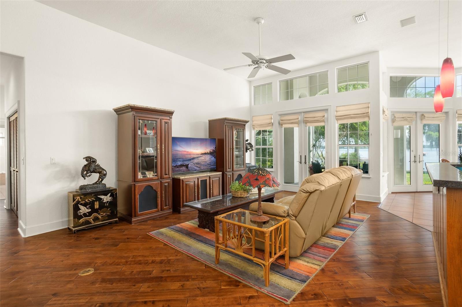 LAKE MAITLAND MANOR - Residential