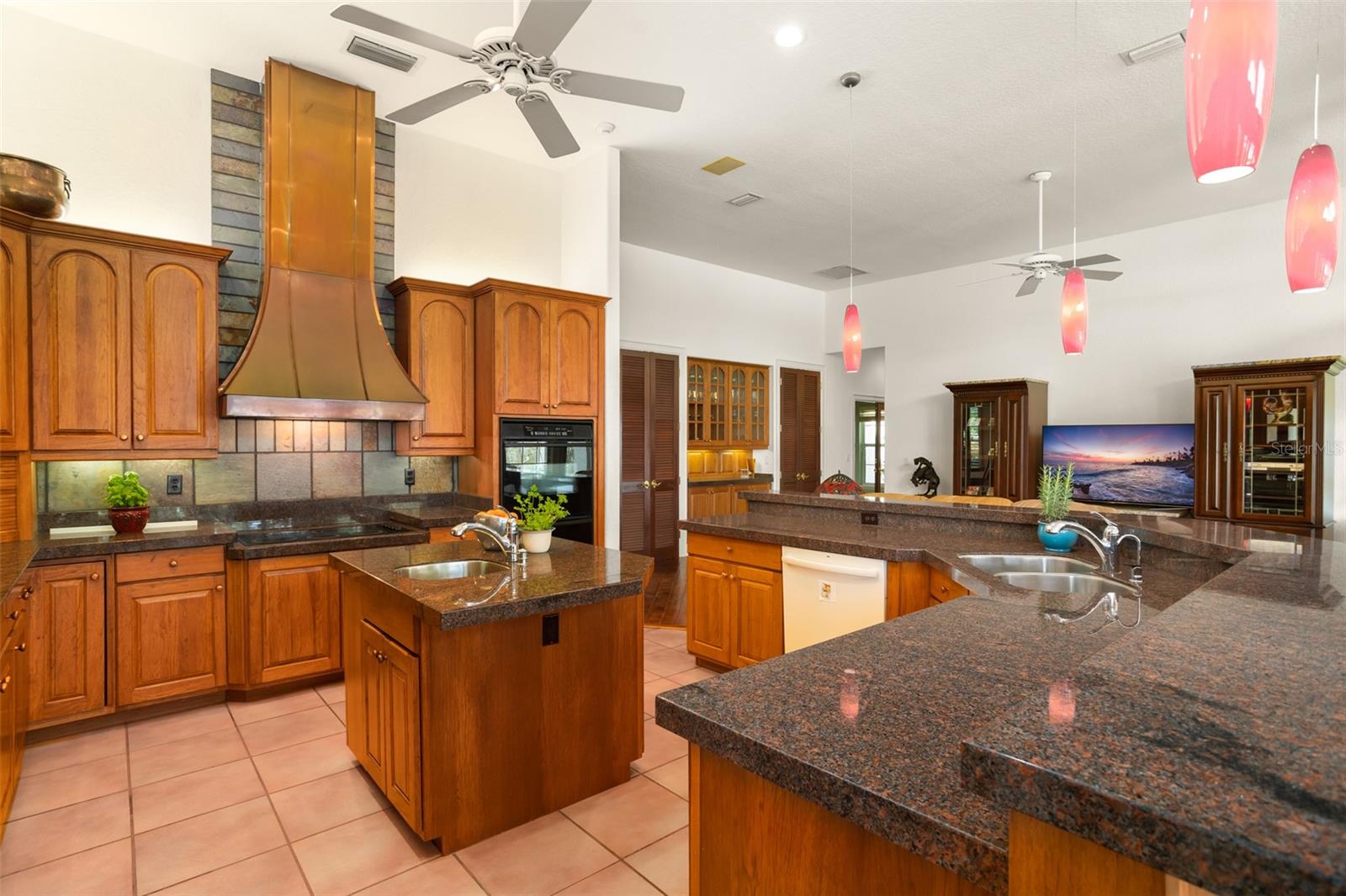 LAKE MAITLAND MANOR - Residential