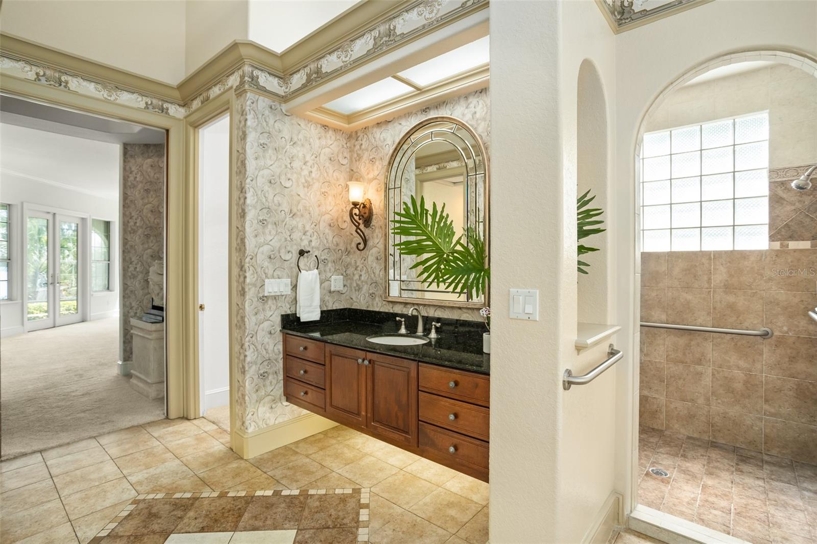 LAKE MAITLAND MANOR - Residential