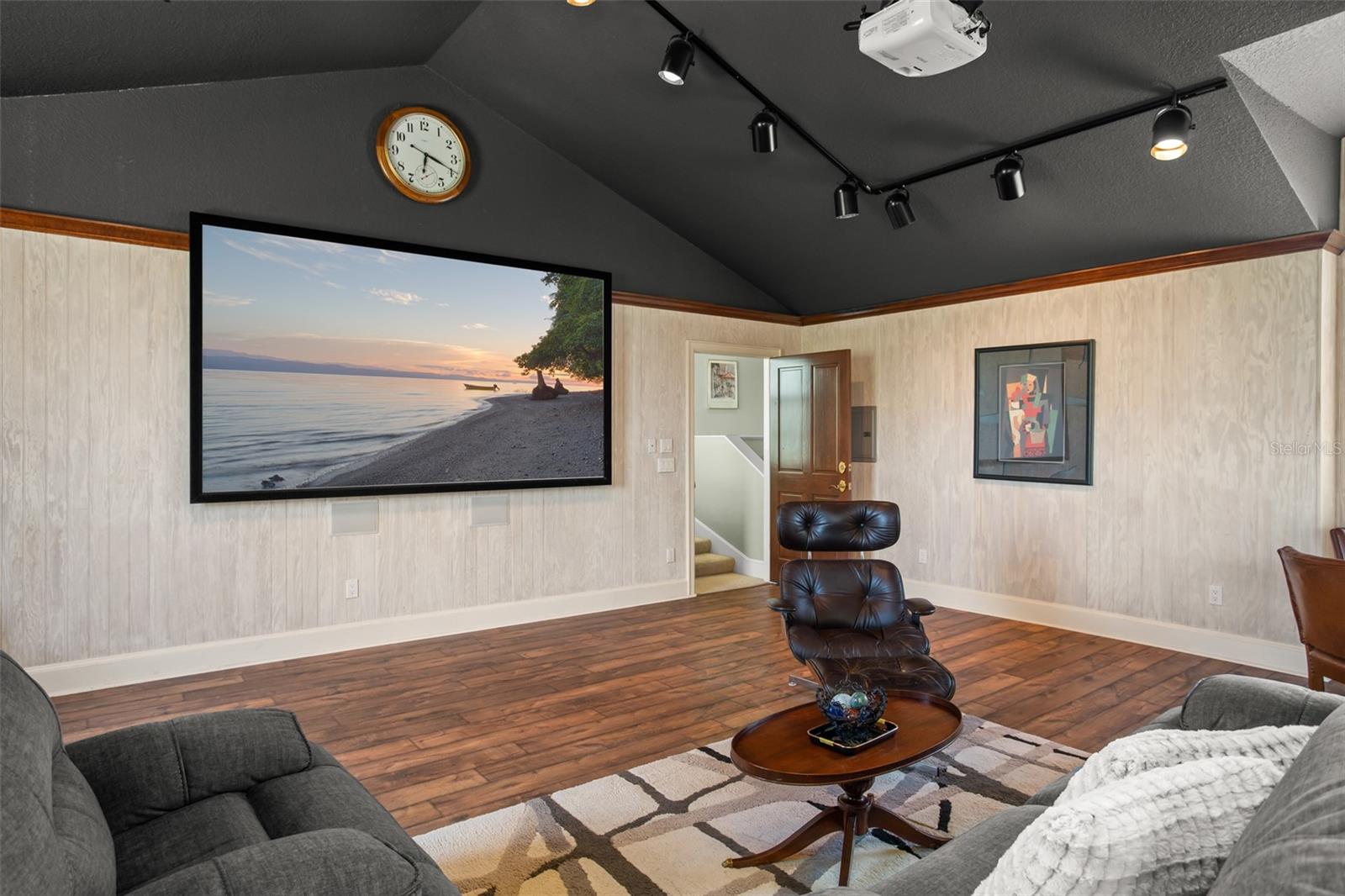 LAKE MAITLAND MANOR - Residential