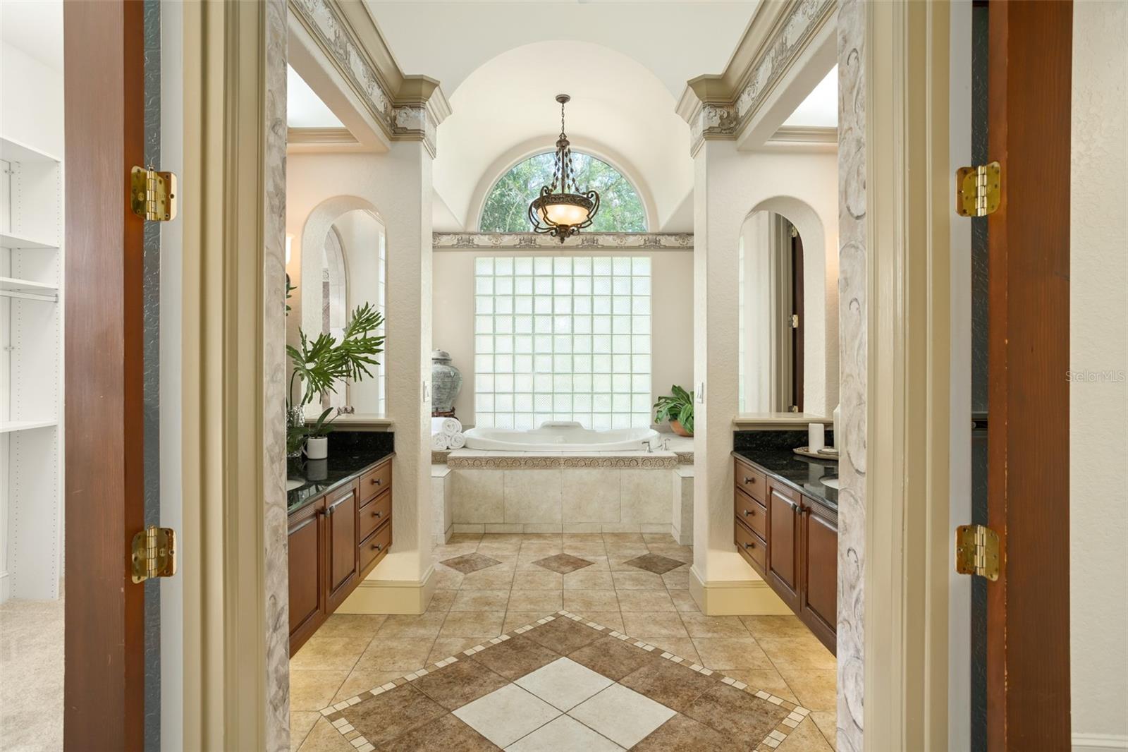 LAKE MAITLAND MANOR - Residential