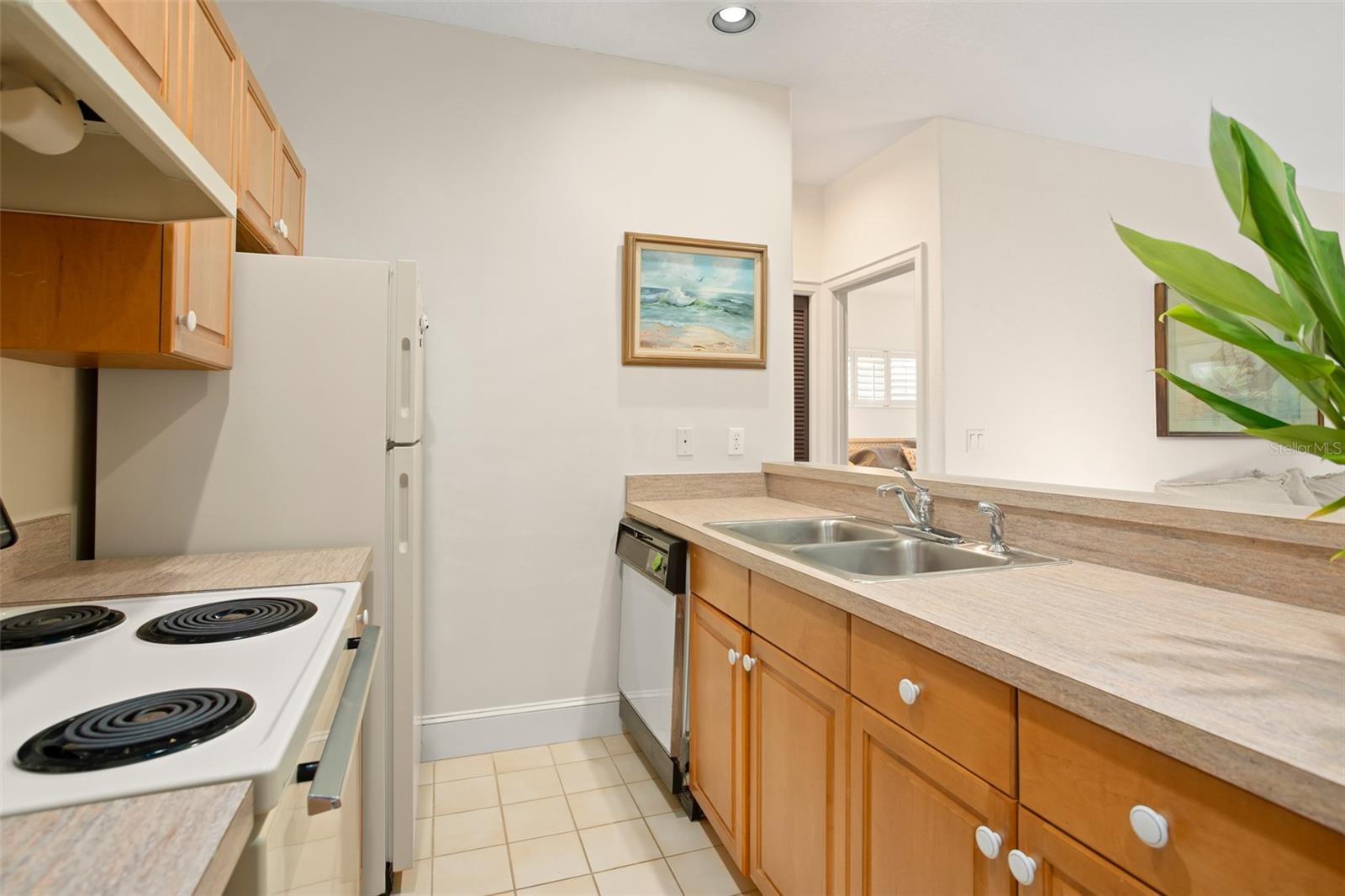 LAKE MAITLAND MANOR - Residential