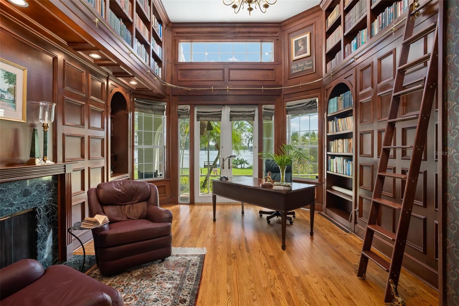 LAKE MAITLAND MANOR - Residential