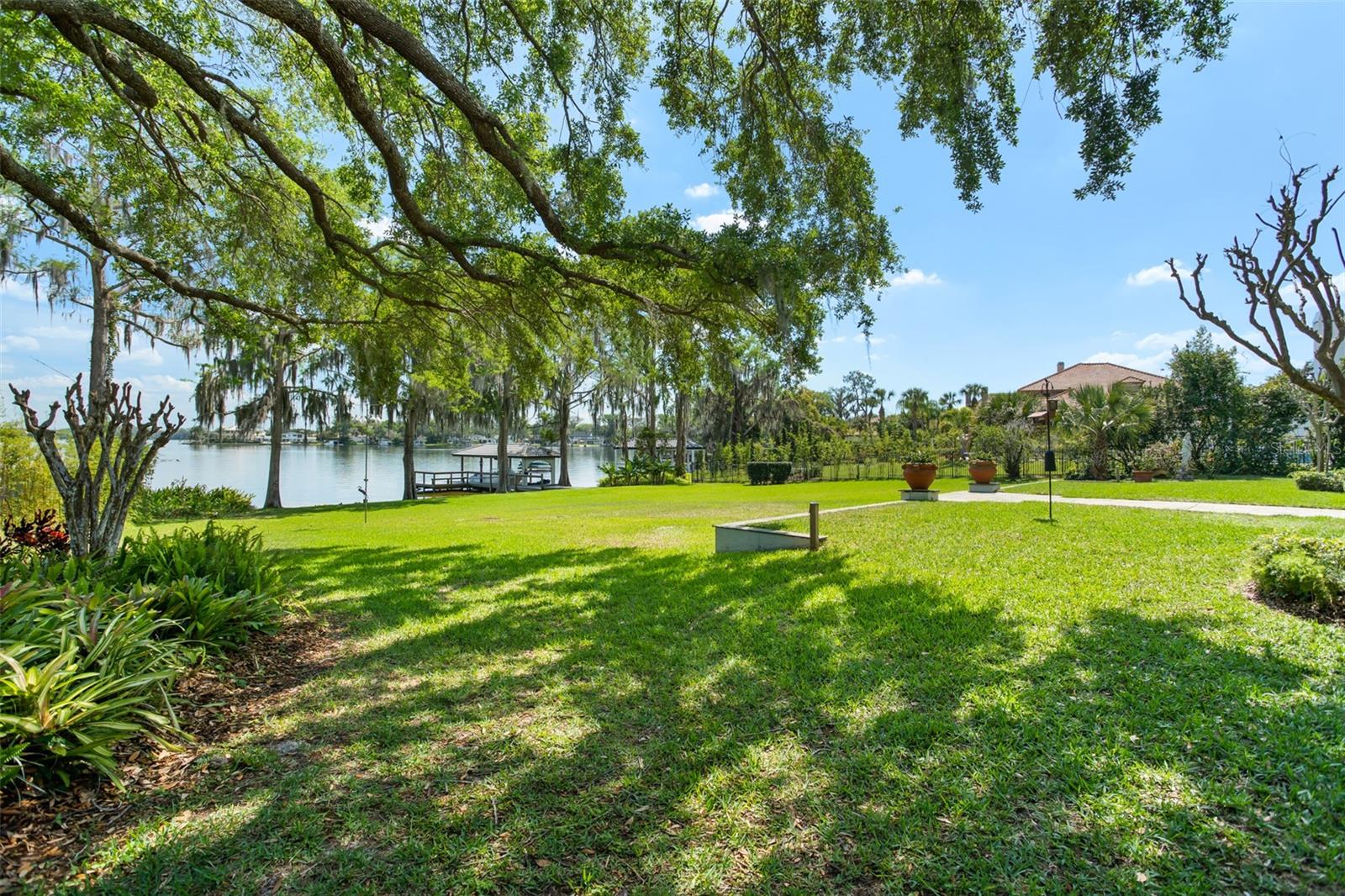 LAKE MAITLAND MANOR - Residential