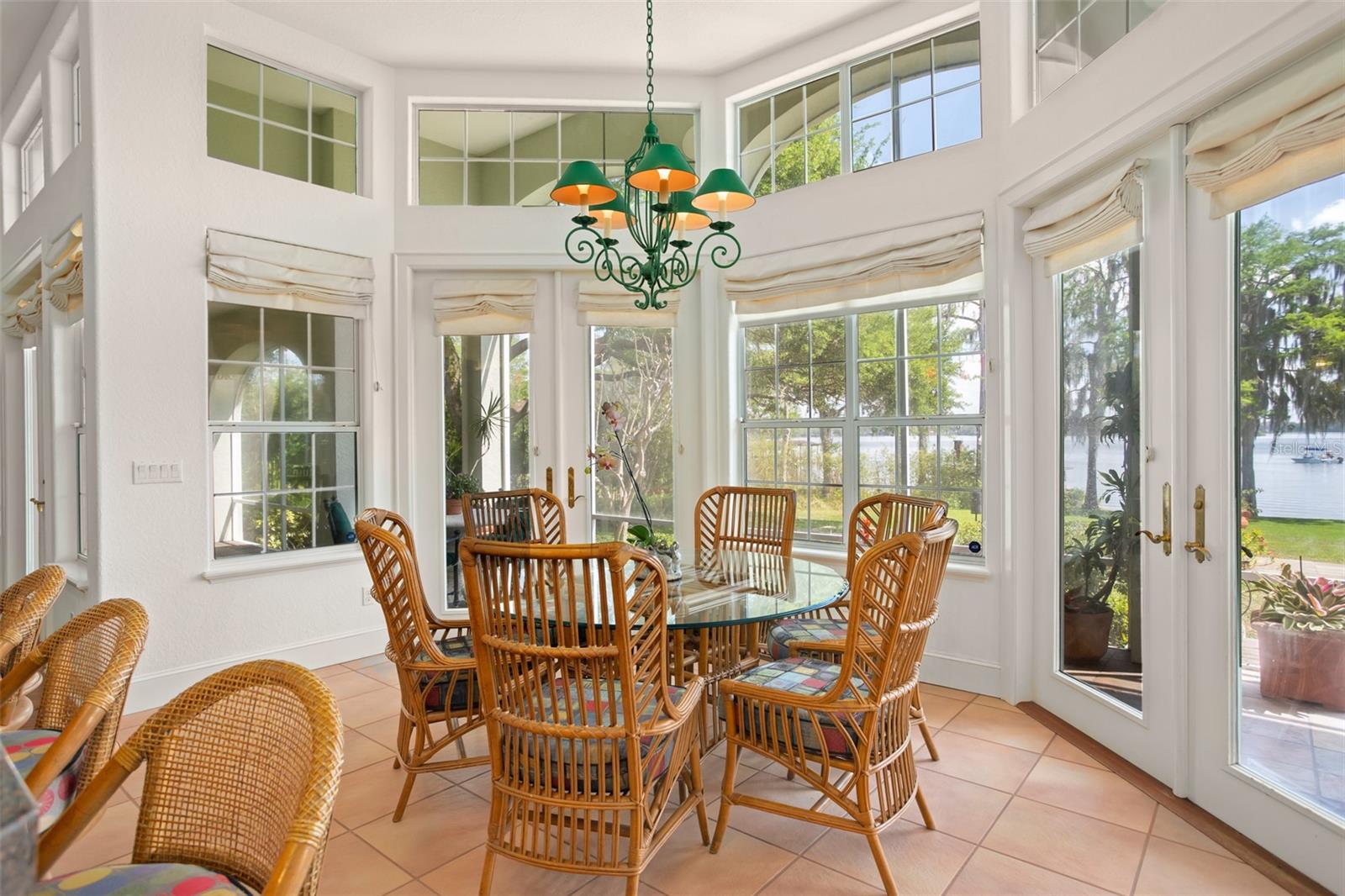 LAKE MAITLAND MANOR - Residential