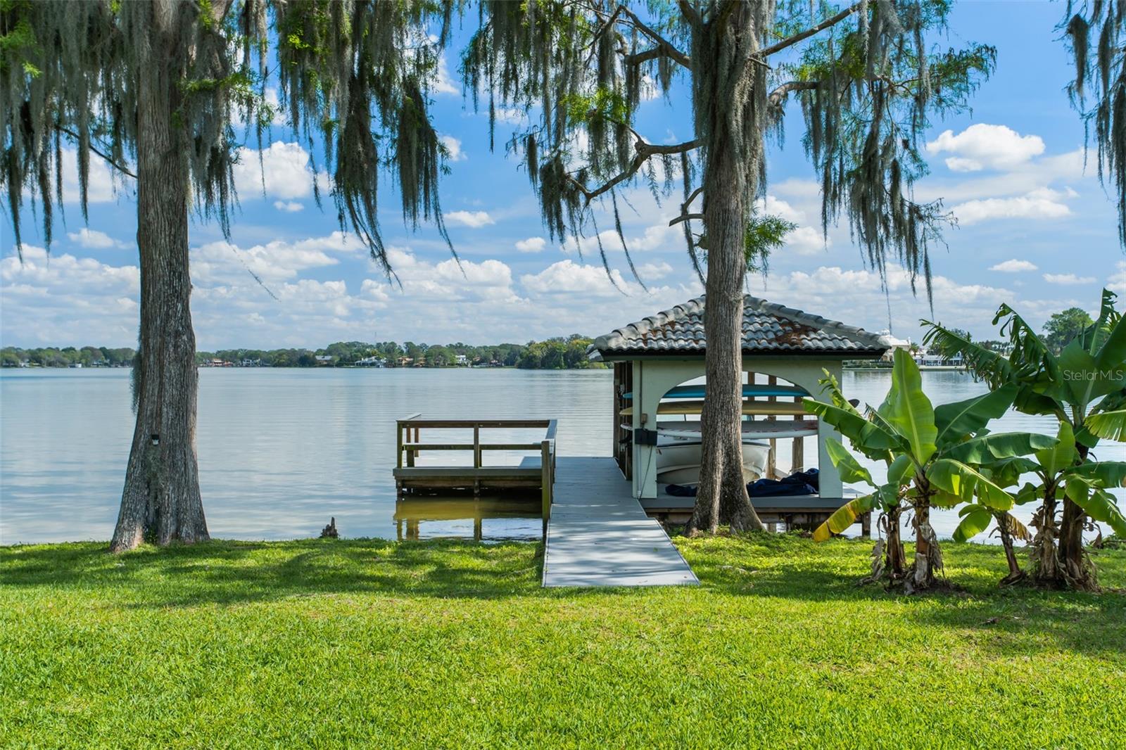 LAKE MAITLAND MANOR - Residential