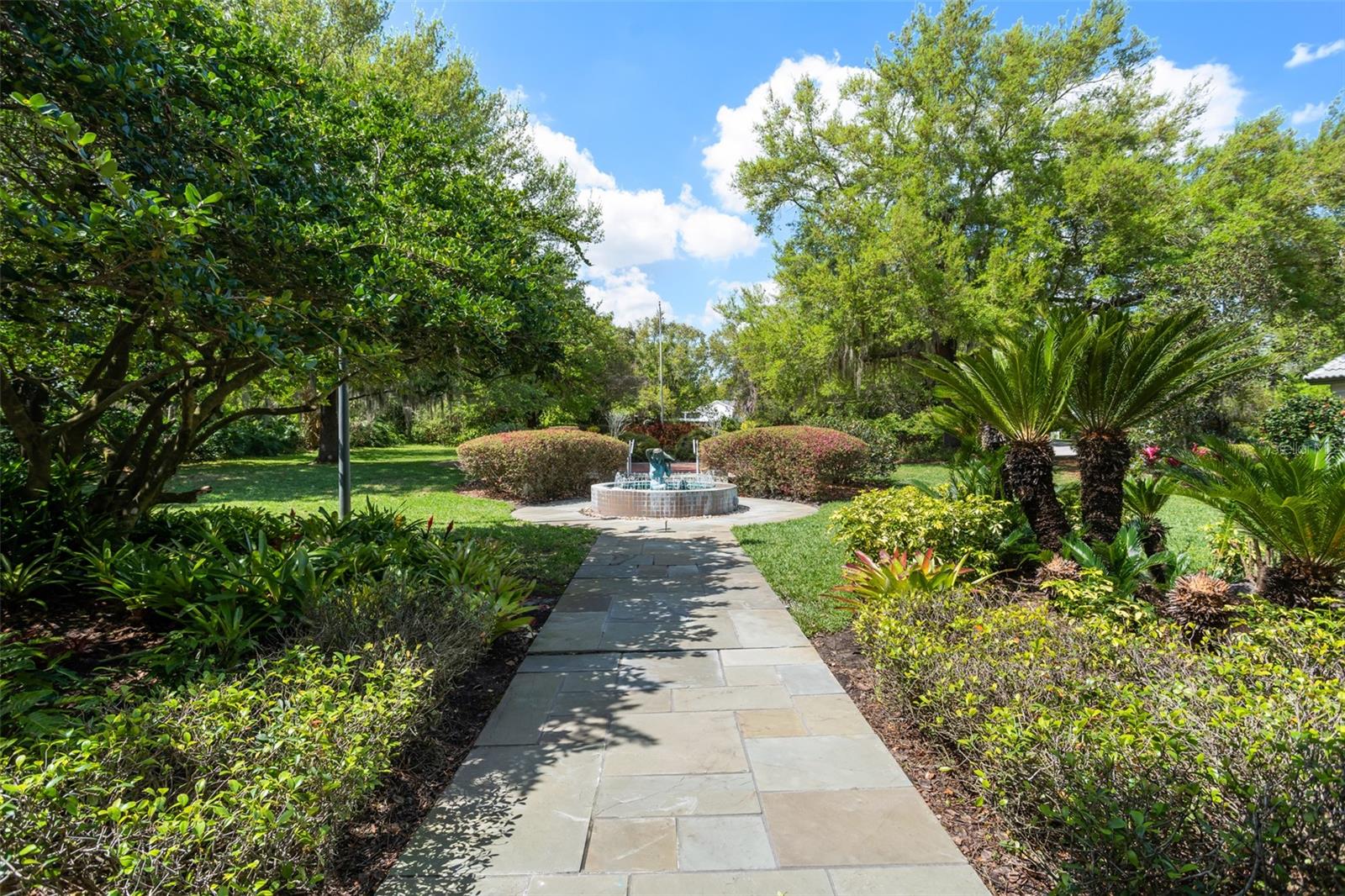 LAKE MAITLAND MANOR - Residential