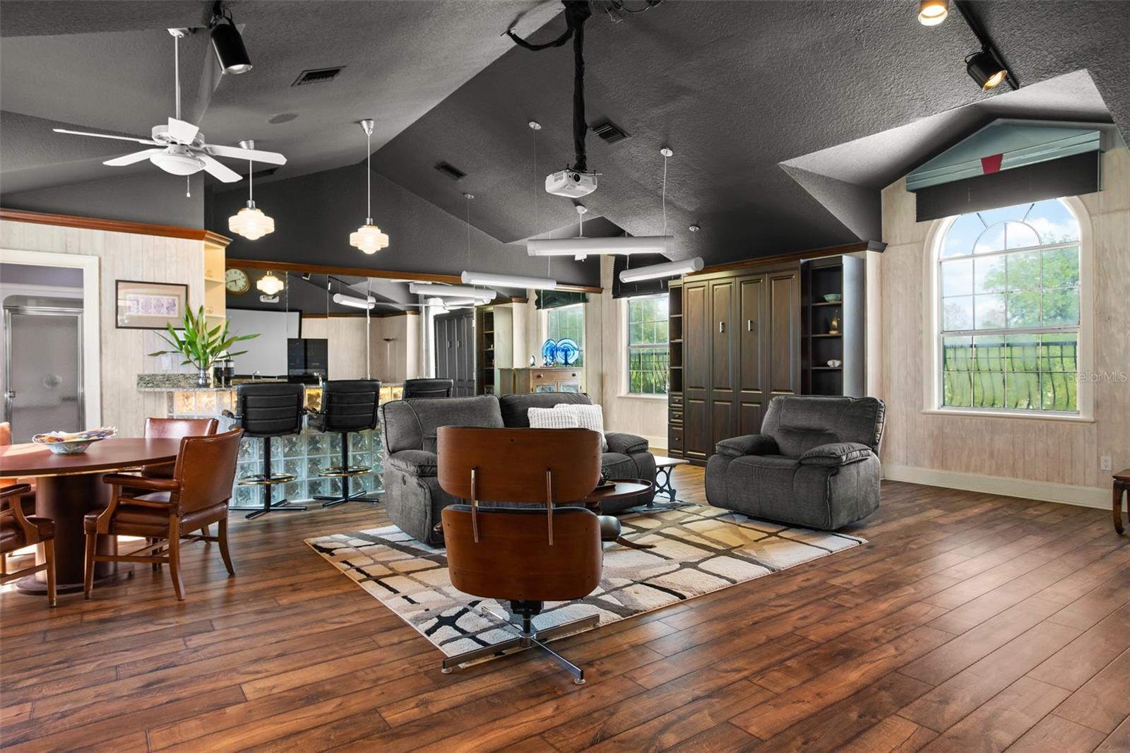 LAKE MAITLAND MANOR - Residential