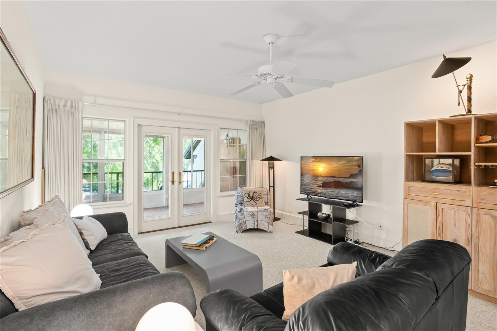 LAKE MAITLAND MANOR - Residential