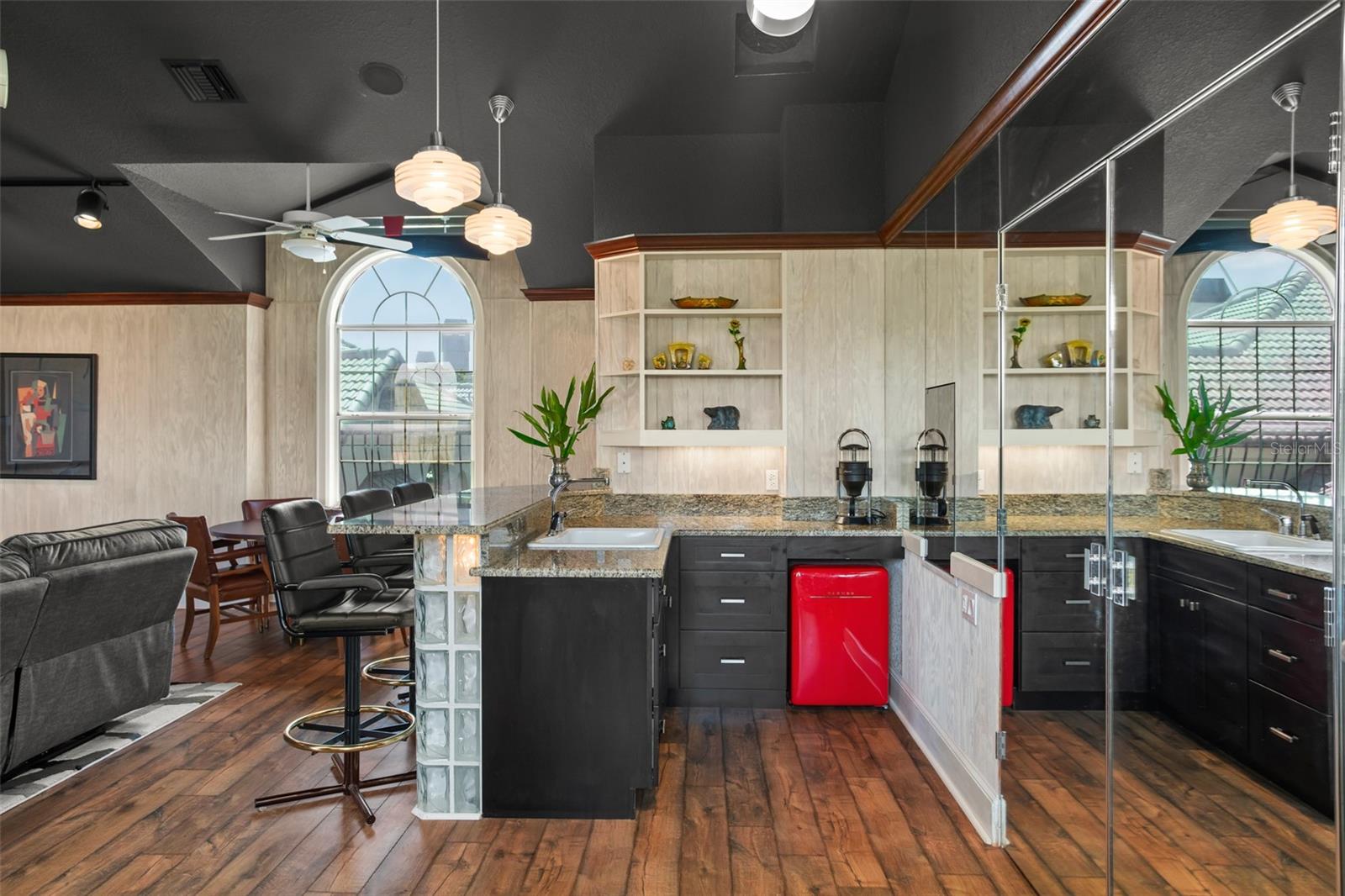 LAKE MAITLAND MANOR - Residential