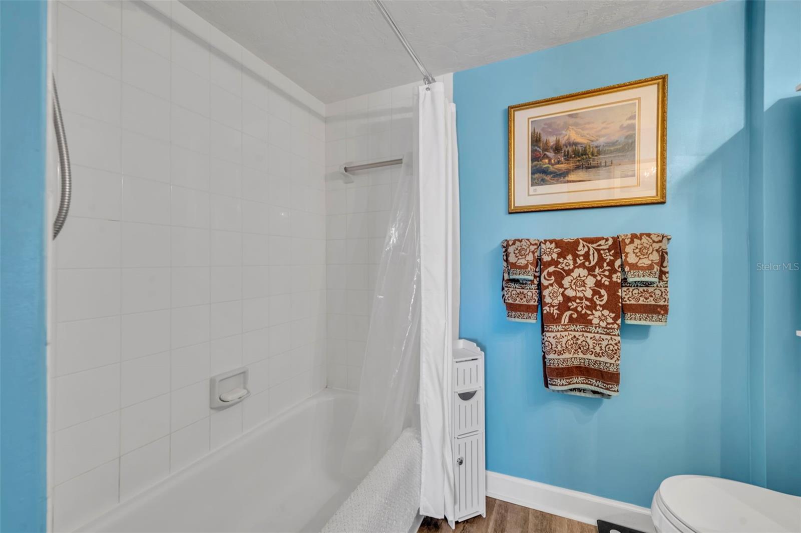 LEEWARD WINDS - Residential