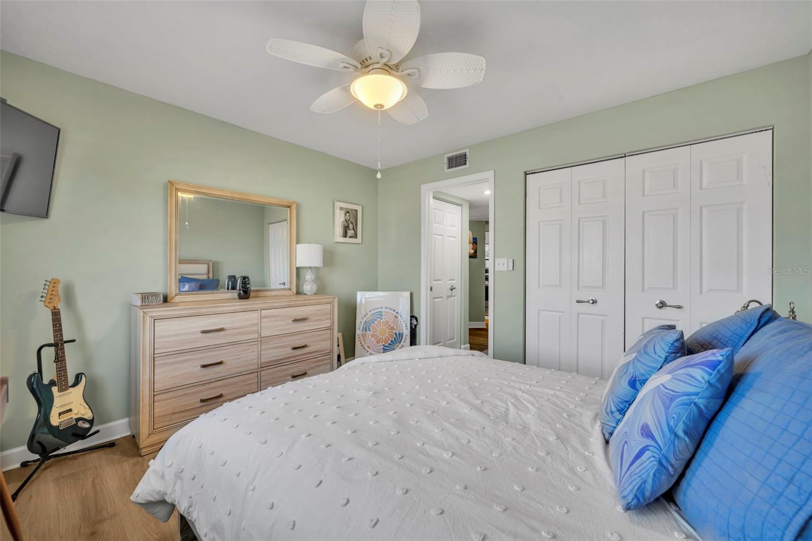 LEEWARD WINDS - Residential