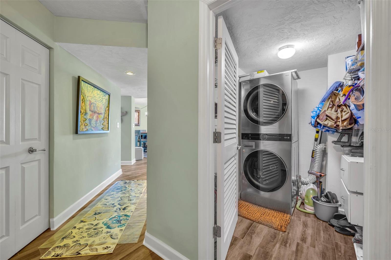 LEEWARD WINDS - Residential