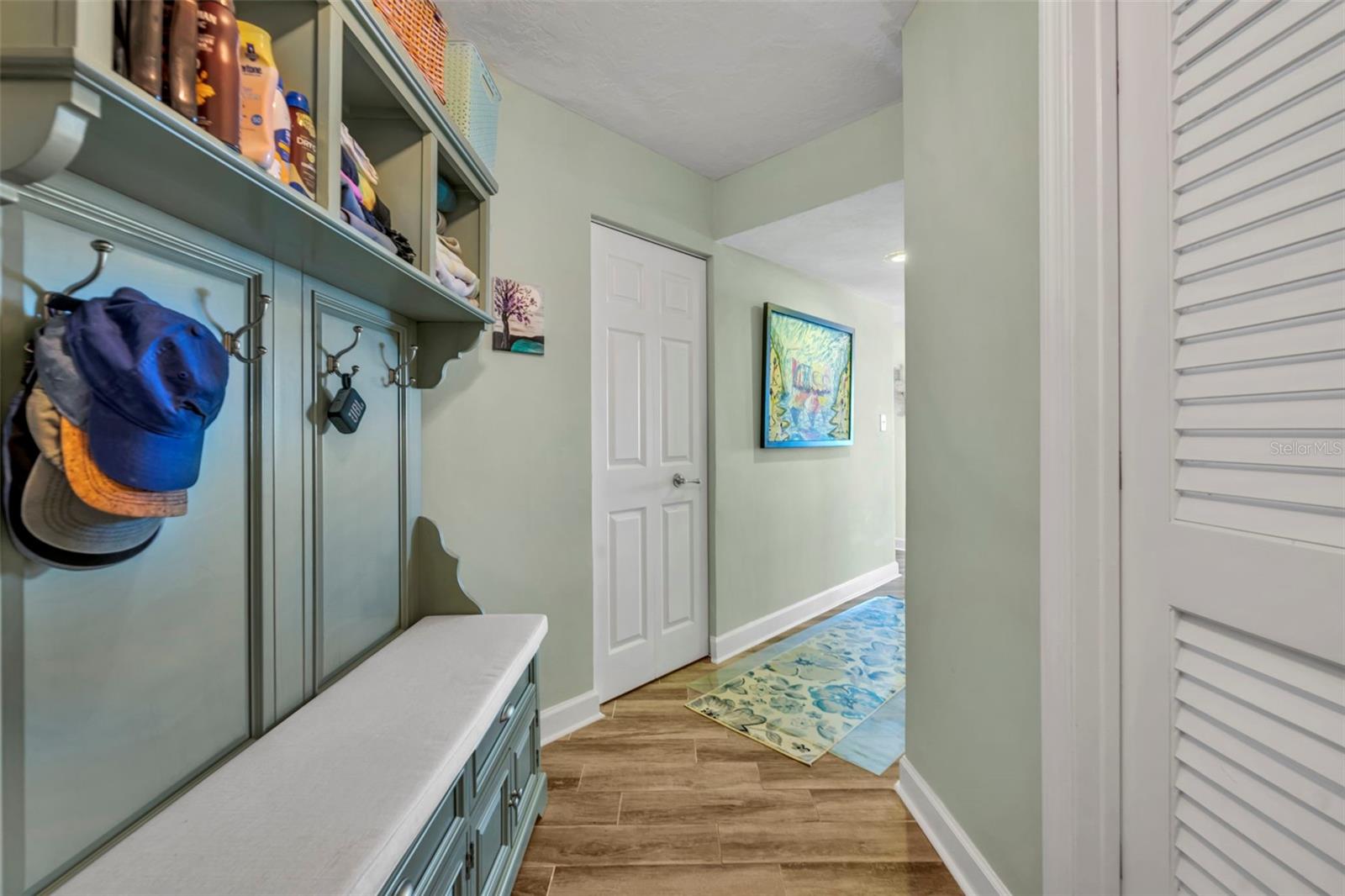 LEEWARD WINDS - Residential