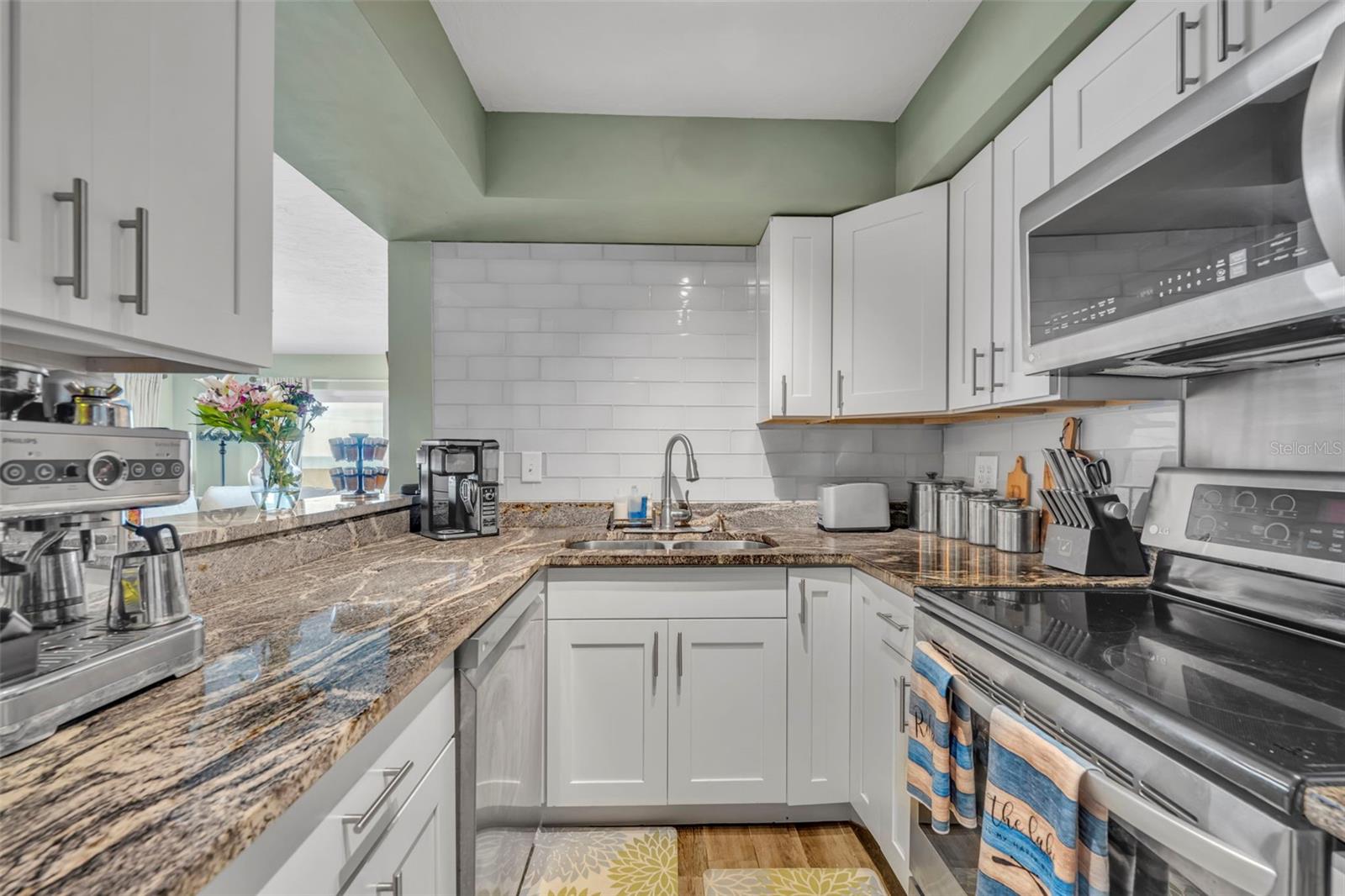 LEEWARD WINDS - Residential