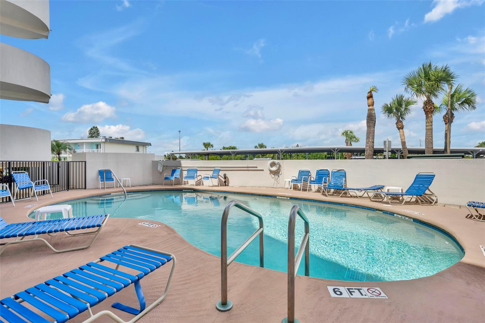 LEEWARD WINDS - Residential