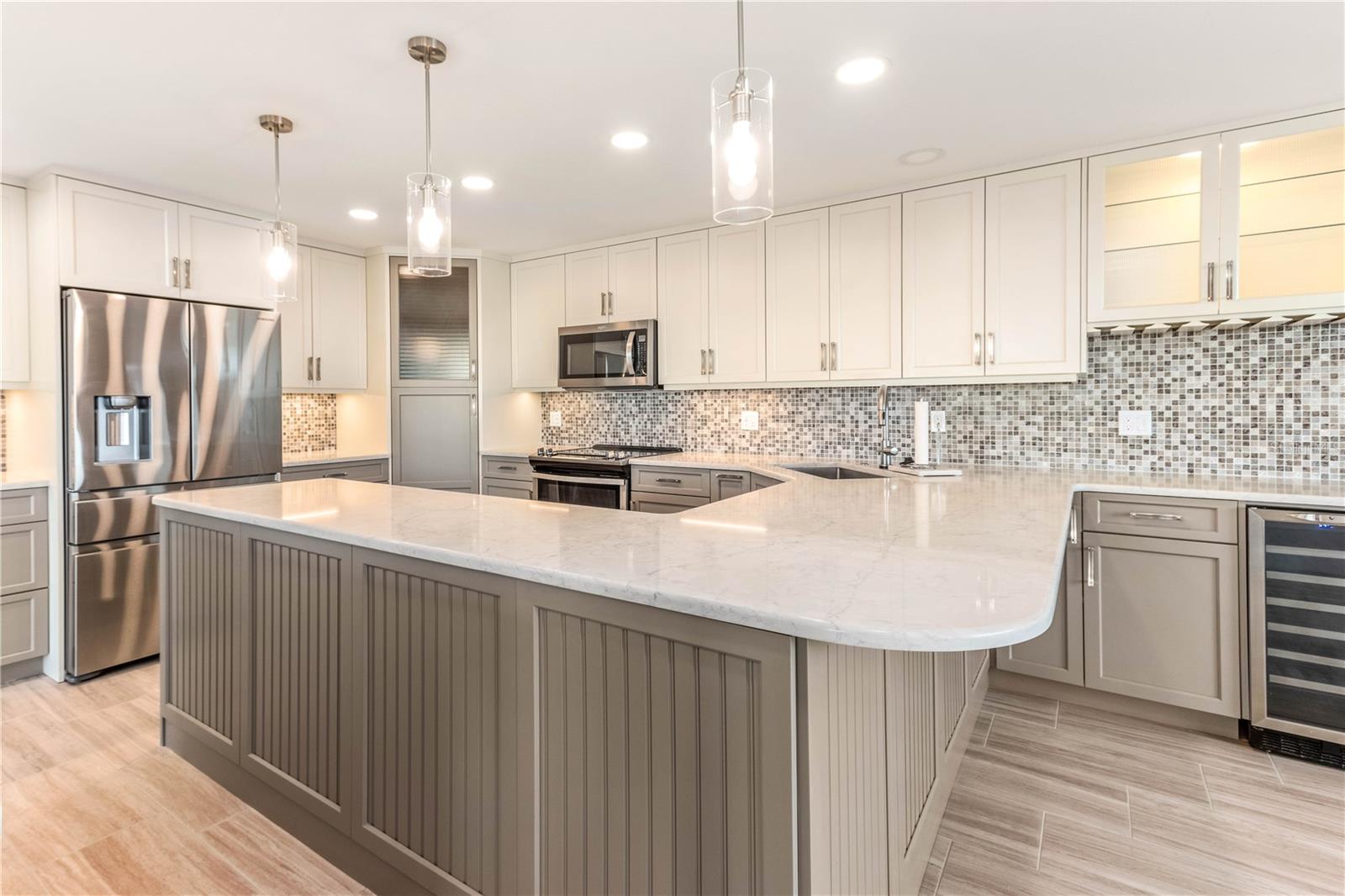 736 ISLAND WAY 606