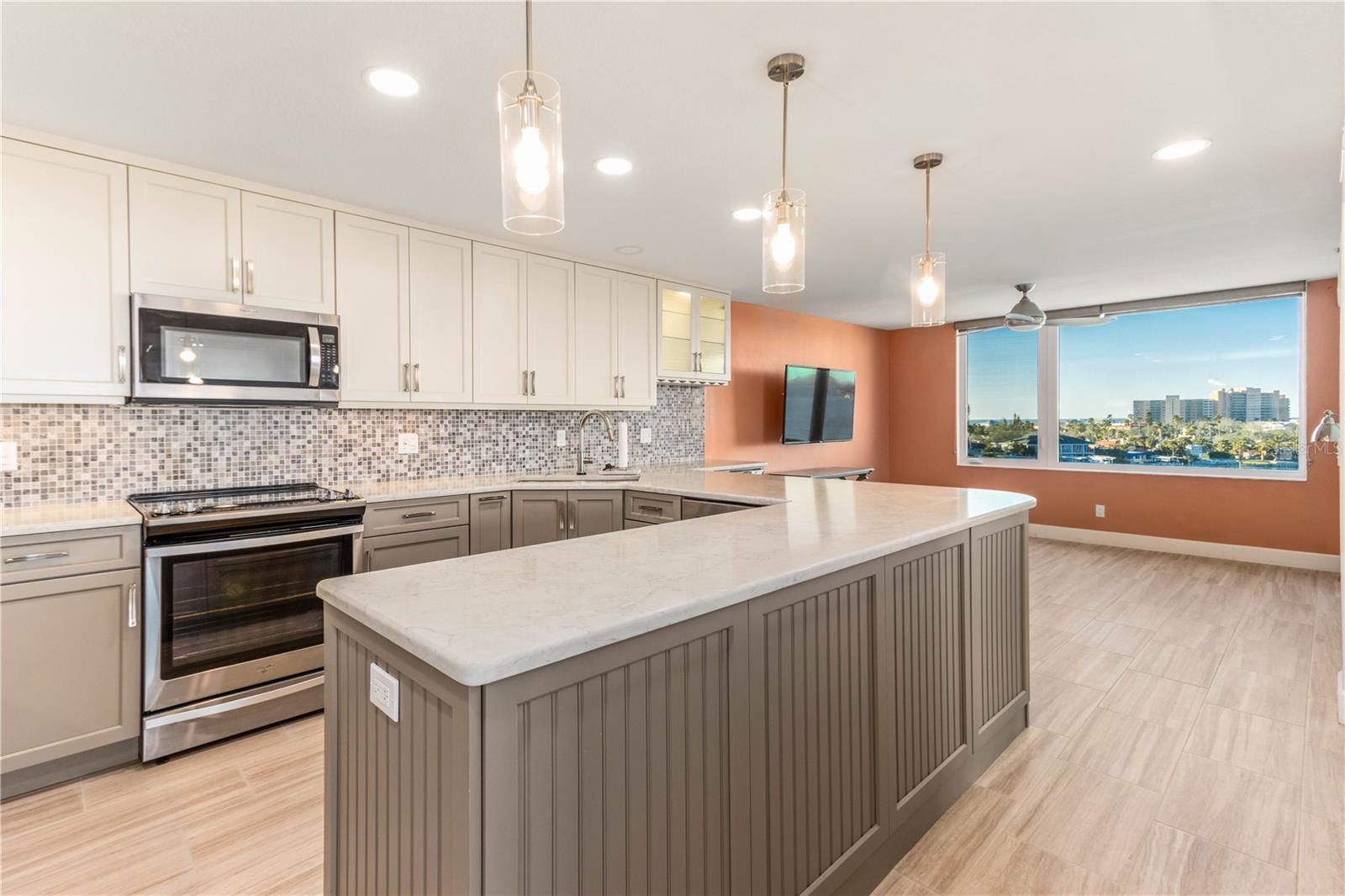 736 ISLAND WAY 606