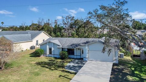 A home in DELTONA