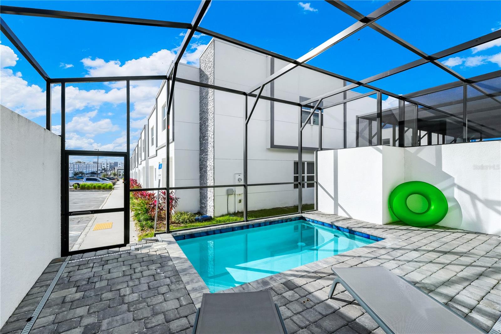 AZUR RESIDENCE - Residential