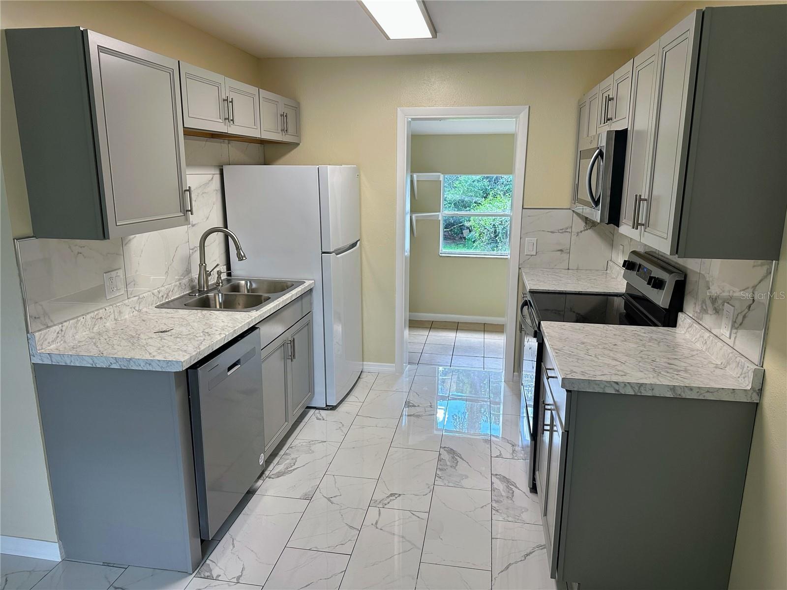 ZEPHYRHILLS COLONY CO SUB - Residential Lease