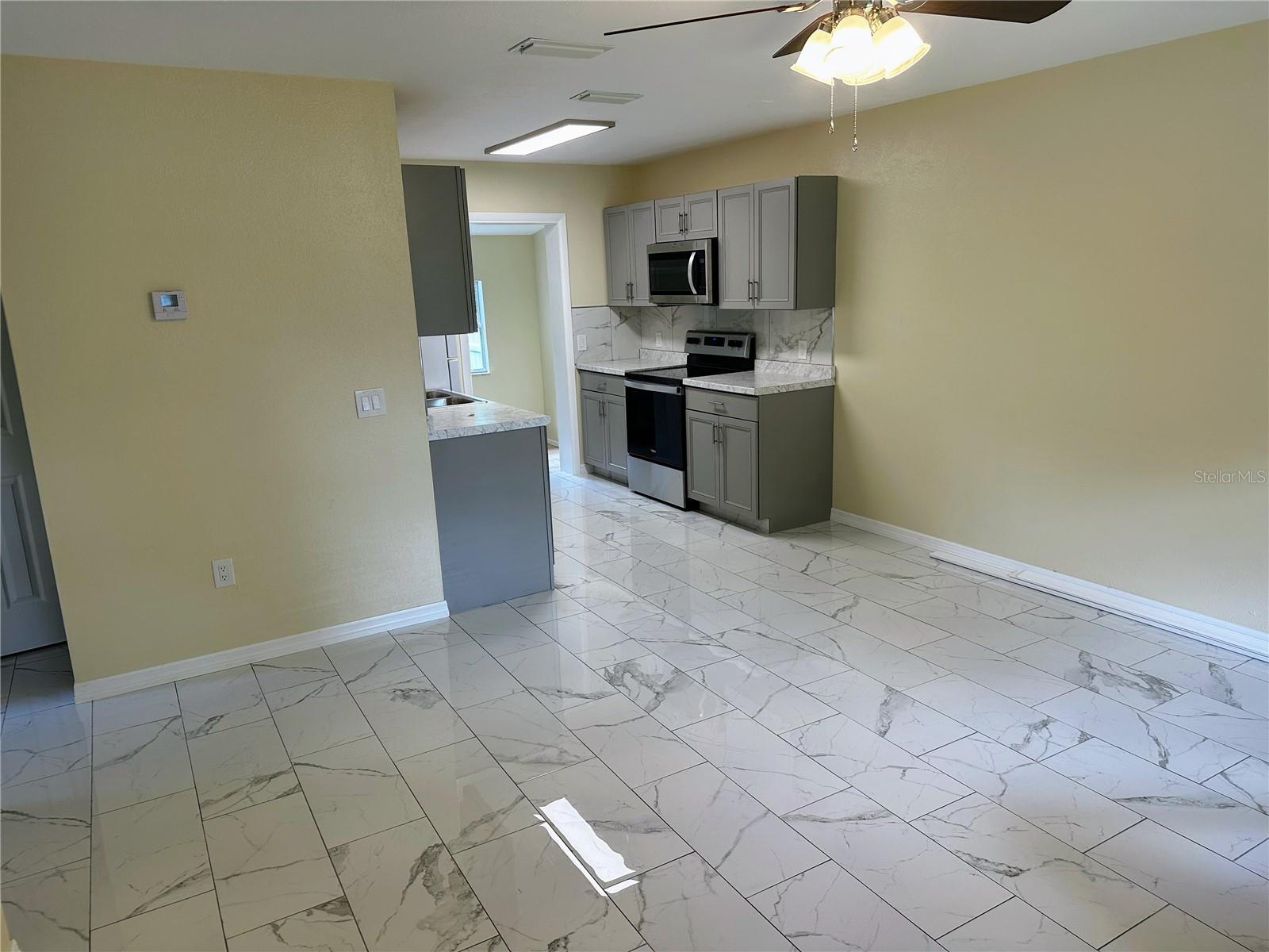 ZEPHYRHILLS COLONY CO SUB - Residential Lease