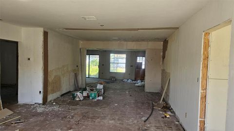 811 40TH AVENUE NE ST PETERSBURG FL 33703