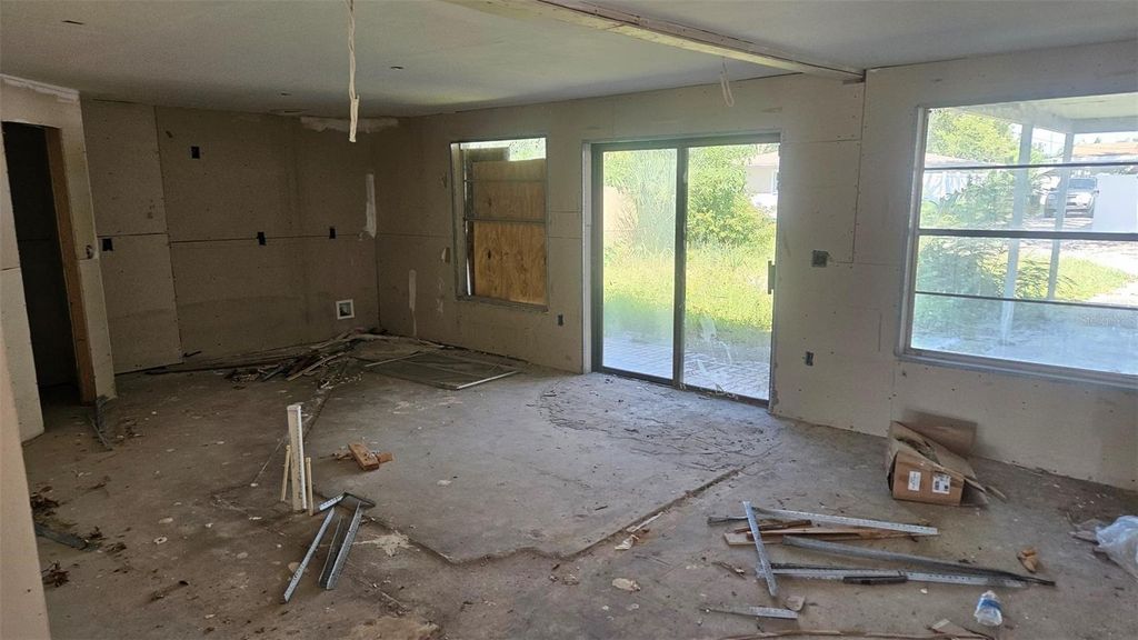 Photo of 811 40th Avenue NE, St Petersburg, FL 33703 (MLS # OM715118)