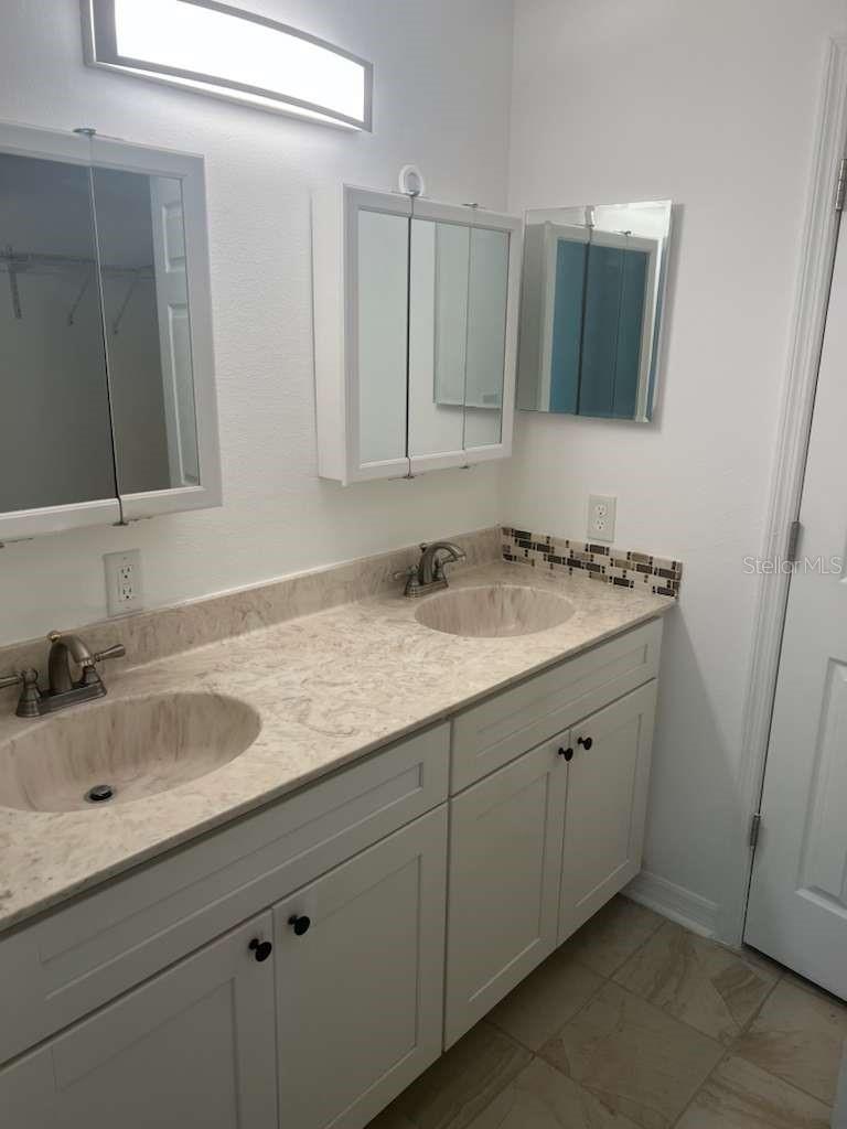 OAKTREE VILLAGE - Residential Lease