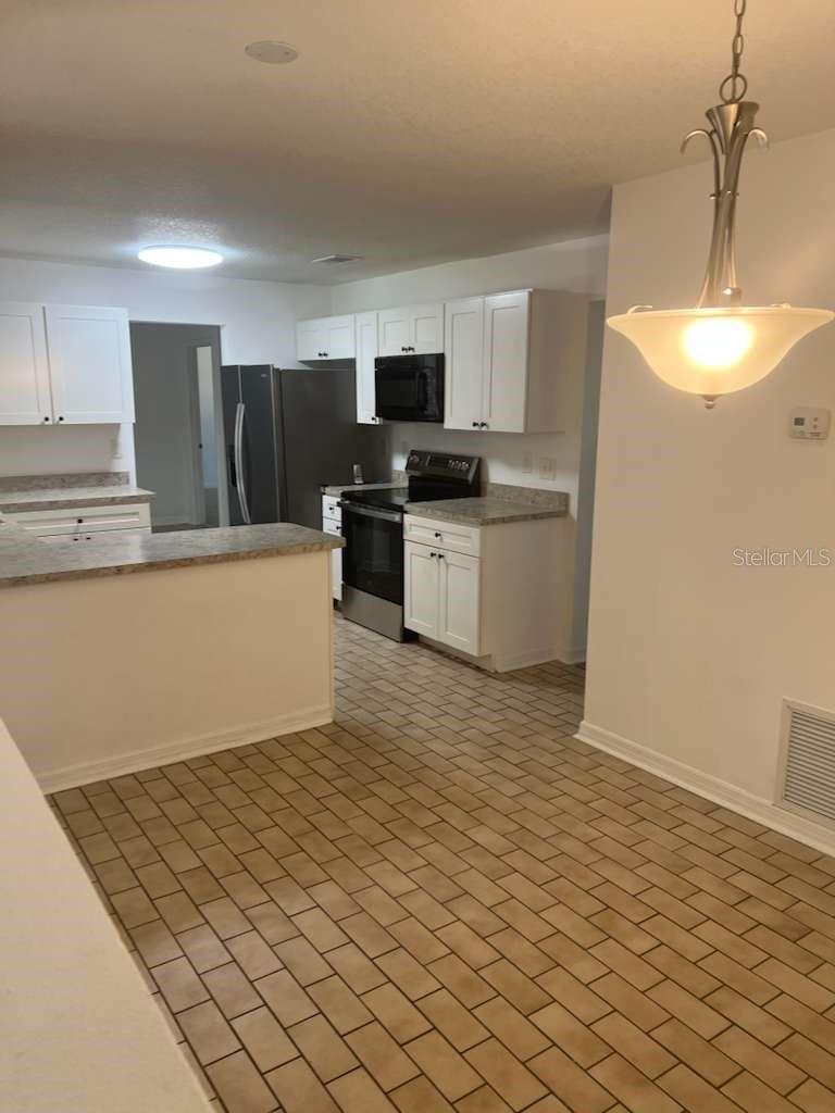 OAKTREE VILLAGE - Residential Lease