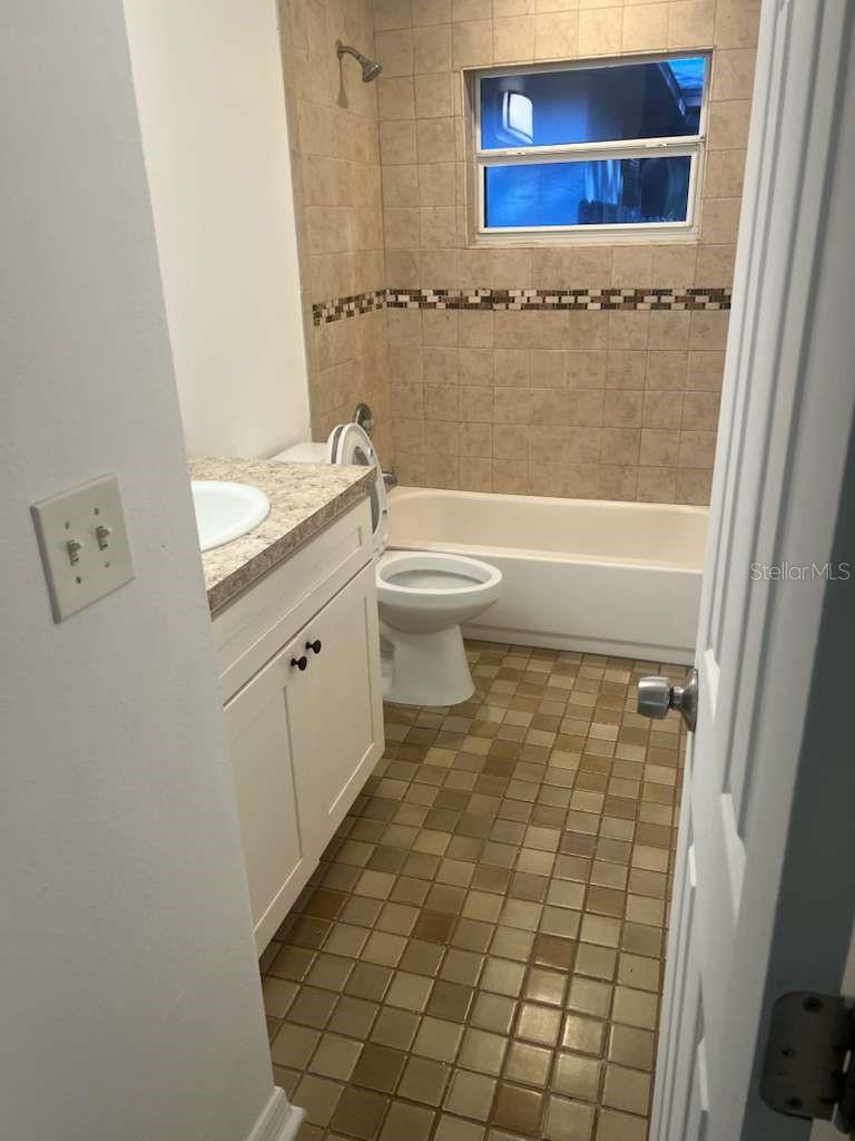 OAKTREE VILLAGE - Residential Lease