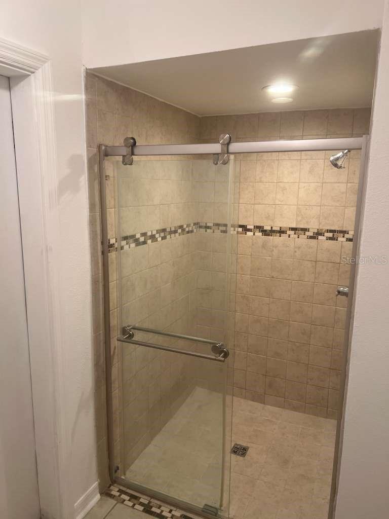 OAKTREE VILLAGE - Residential Lease