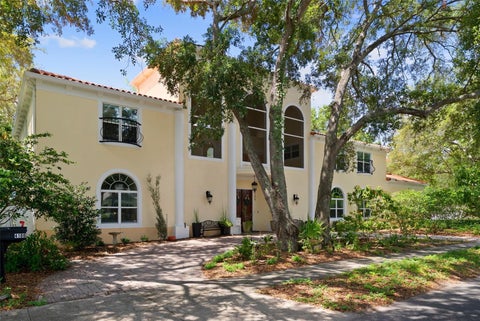 6 beds bed, 4.5 baths bath property at 4106 W San Miguel Street, Tampa, FL 33629