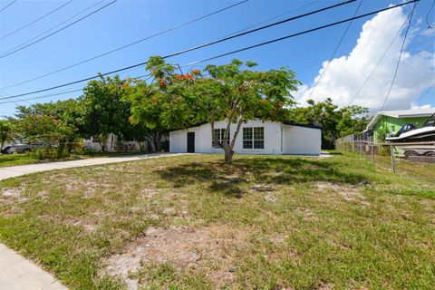 A home in FORT PIERCE