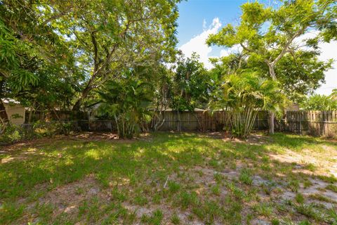 A home in FORT PIERCE