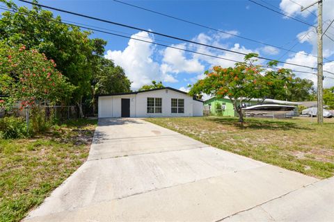 A home in FORT PIERCE