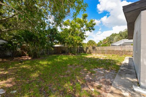 A home in FORT PIERCE