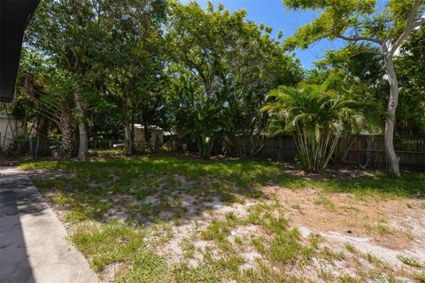 A home in FORT PIERCE