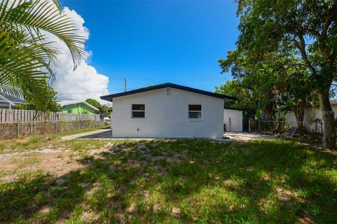 A home in FORT PIERCE