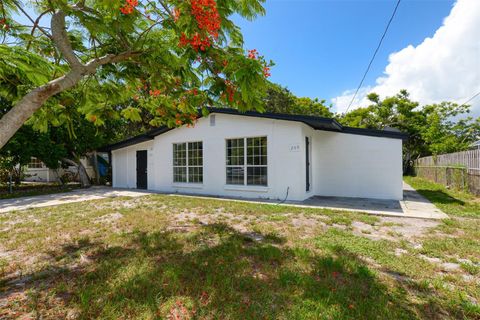 A home in FORT PIERCE