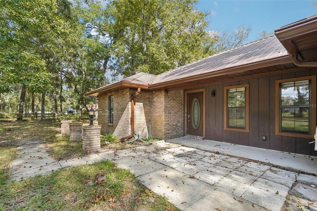 Photo of 5045 NE 132nd Place, Anthony, FL 32617 (MLS # TB8483121)