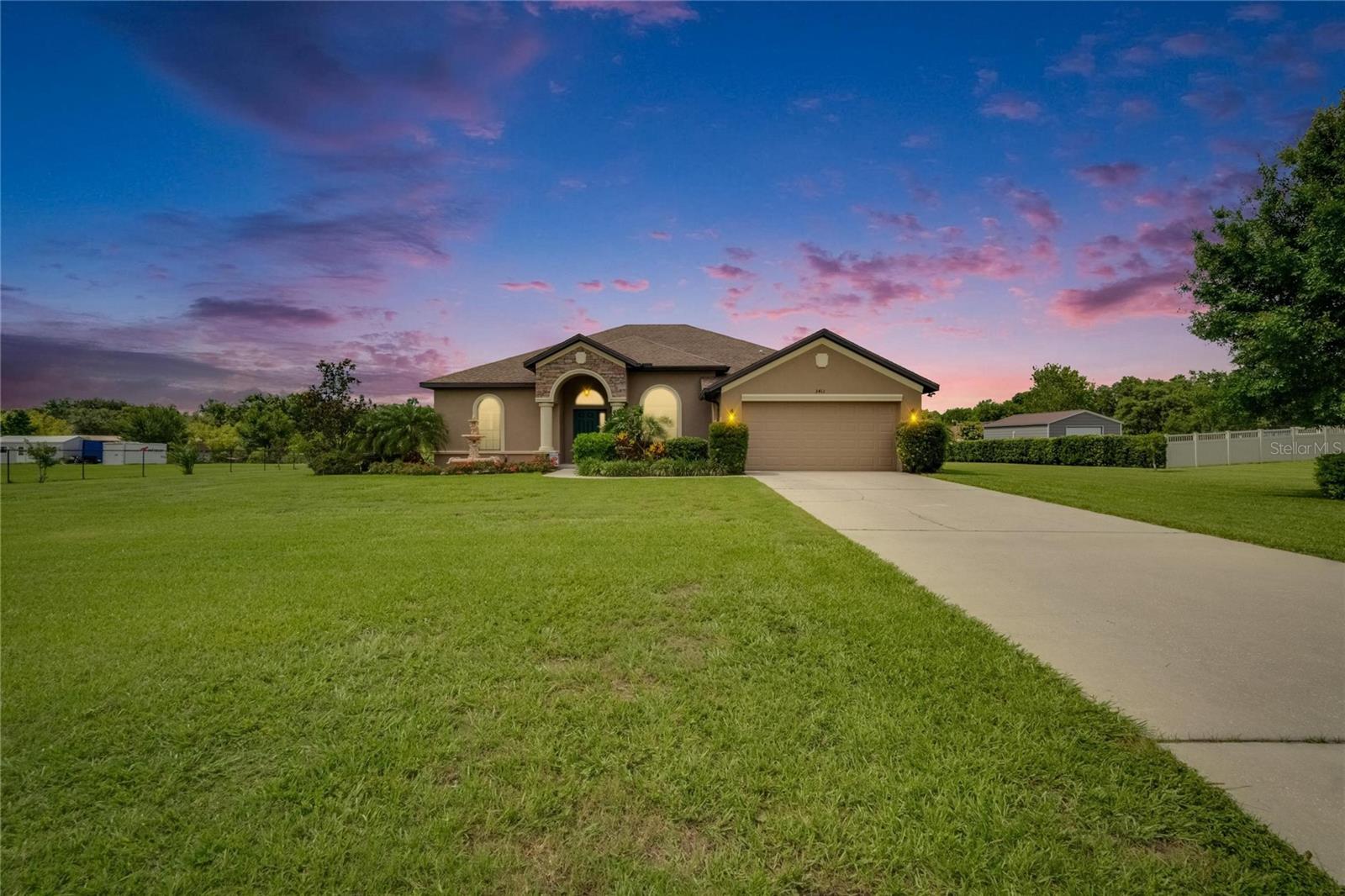 Welcome home to this immaculate, move in ready home on ONE acre. As you enter the home, you will fall in love with the open floor plan and beautiful hard wood flooring. This home features three bedrooms, two bathrooms, plus a den/office space. This home boasts plenty of dining options, with a formal dining room, a breakfast nook, and additional seating at the bar in the kitchen. The primary suite is spacious with a large walk in closet, and a roomy en-suite bathroom, complete with dual sinks, a shower, and a relaxing garden tub. On the opposite side of the home, there are two additional bedrooms, each with plenty of closet space, and an additional bathroom. This property is located on a quiet, cul-de-sac street, but still in close proximity to restaurants and shopping. Don't miss out on this home, call and schedule your showing today!