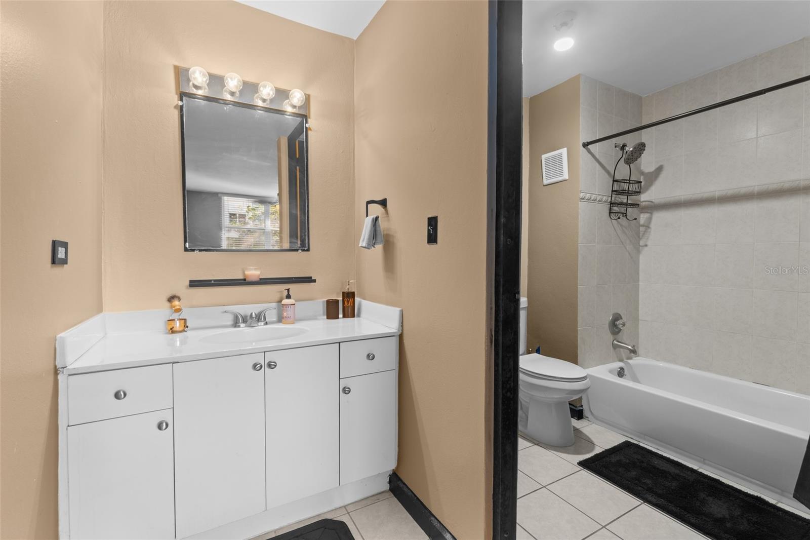 THE RESIDENCES AT PARQUE ESCORIAL - Residential