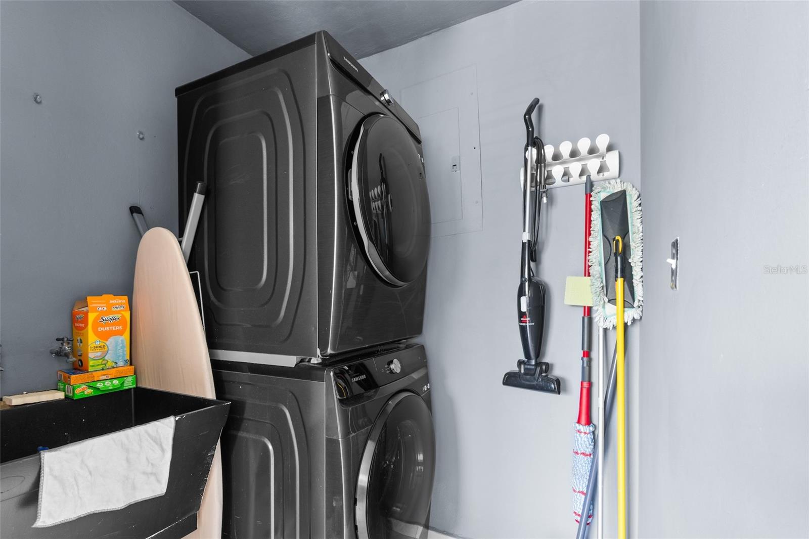 THE RESIDENCES AT PARQUE ESCORIAL - Residential