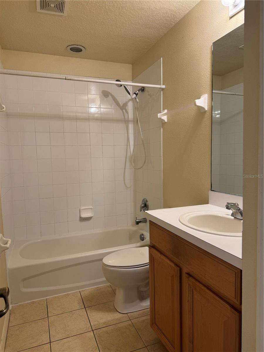 THE TWNHMS AT LIGHTHOUSE COVE I - Residential Lease