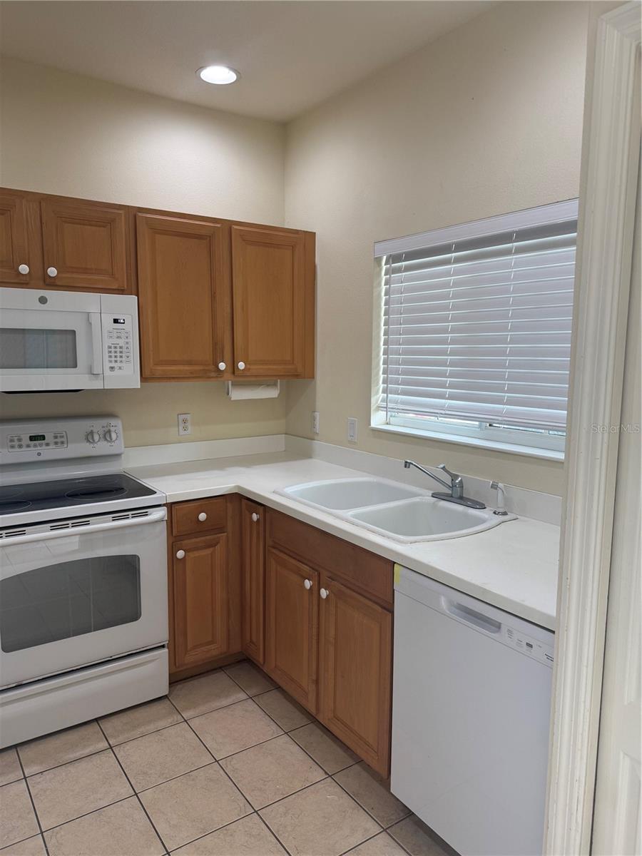 THE TWNHMS AT LIGHTHOUSE COVE I - Residential Lease